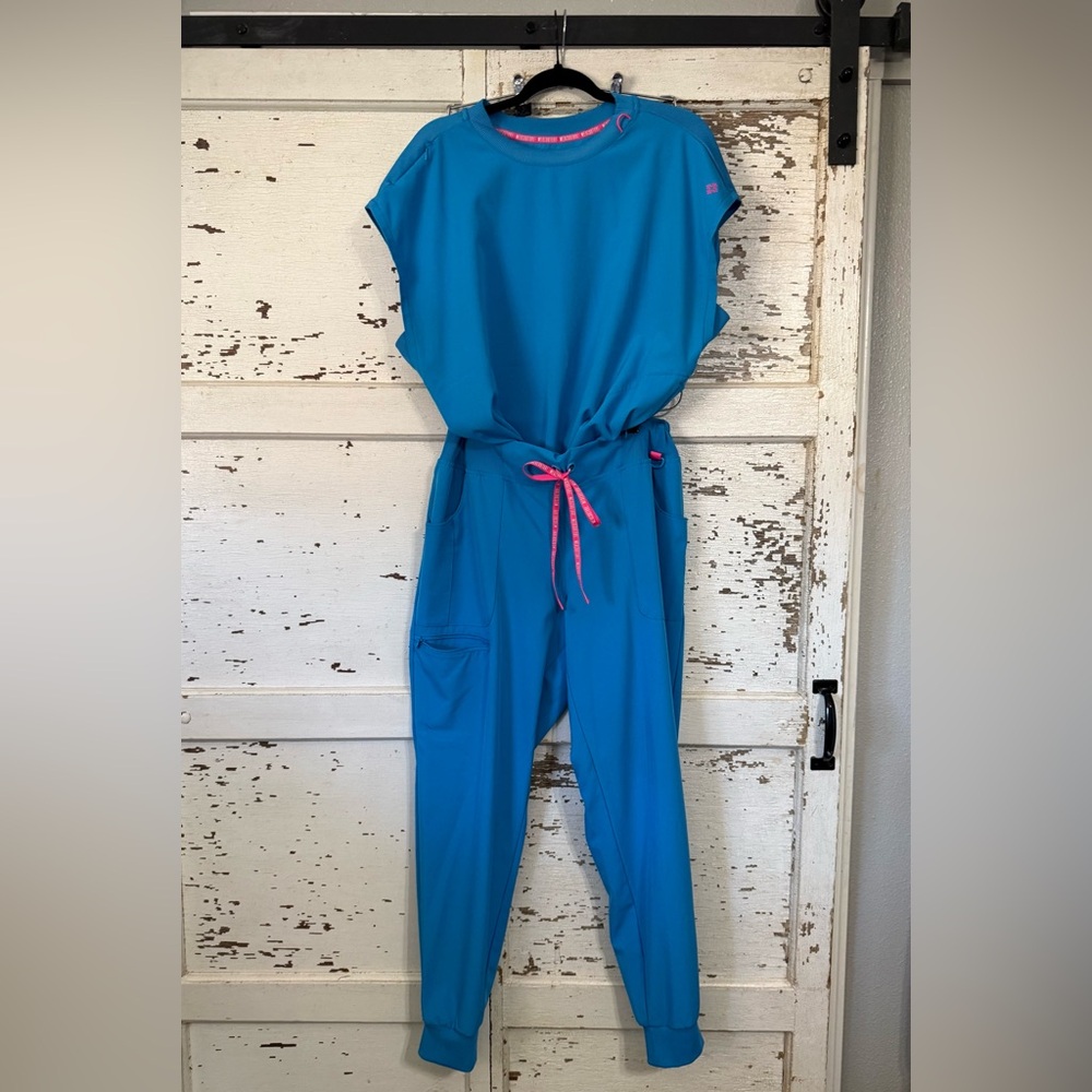 Med Couture Hyper Blue Set Size Large Worn 1 Time